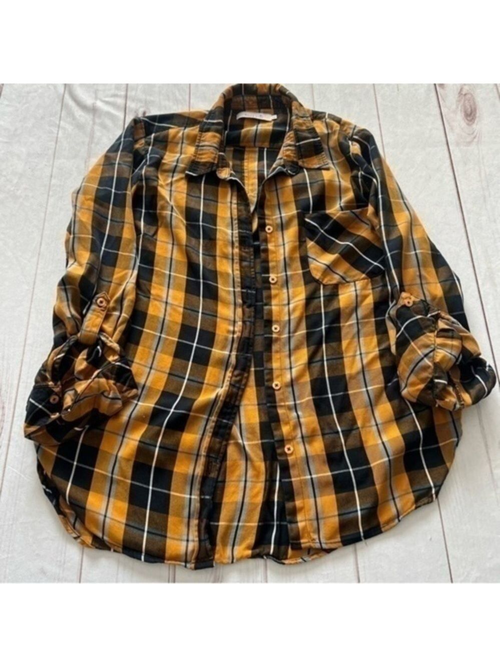 Billy T Women's L Soft Mabry Checkered Gold Long Sleeve Button Up Collared Shirt